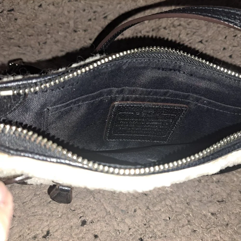 COACH-Rhyder-Shearling Black Leather-36490-Crossbody-Bag Charm-Near Mint - Picture 7 of 8